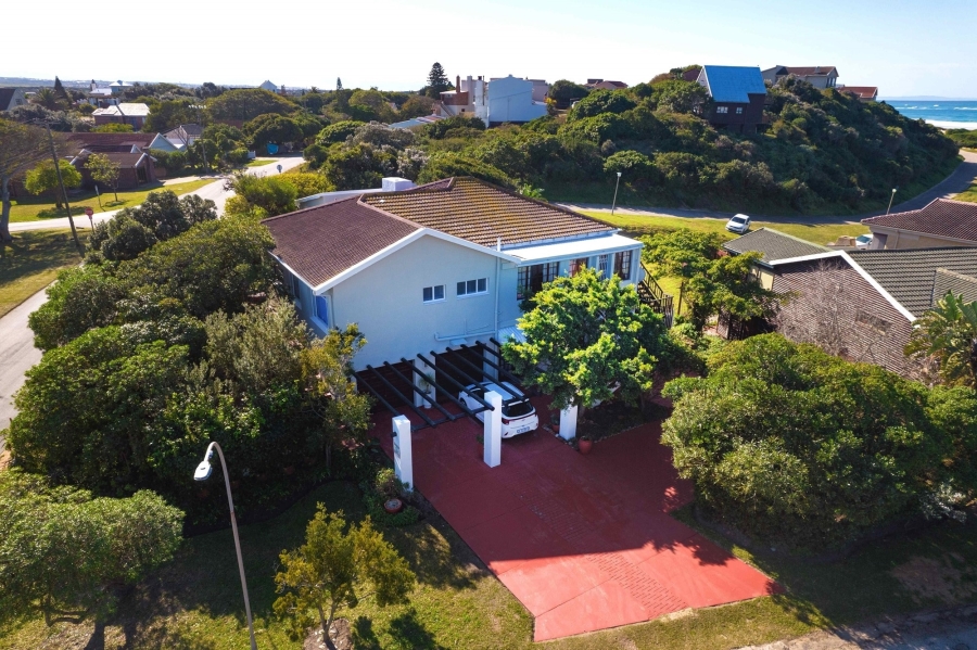 4 Bedroom Property for Sale in Paradise Beach Eastern Cape